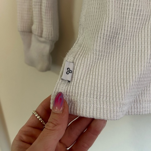 TNA‎ long sleeve - Picture 4 of 4